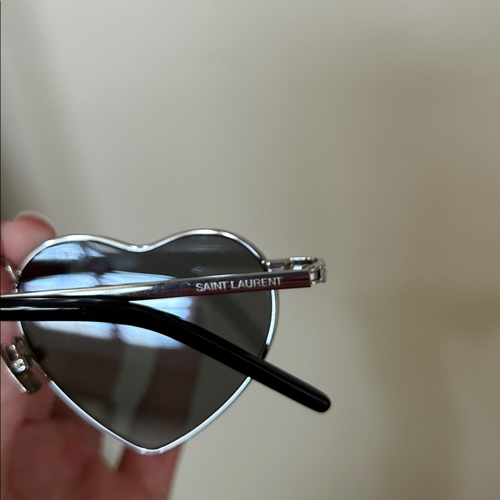 Saint Laurent SL 301 Loulou Heart-Shape Sunglasses Gold Frame Black/Gradient Len - Picture 6 of 17